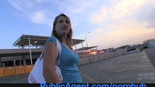 PublicAgent - ártatlan szűz lányok kínálják fel magukat a kamera előtt