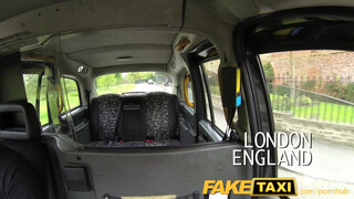 A FakeTaxi kamera előtt izzó testek, vad vágyak és tiltott gyönyörök