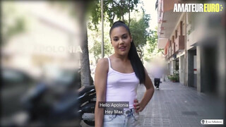 Apolonia Lapedra: A test vágyakozó tánca, a szenvedély lángjai között