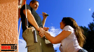 A tulaj lánya imádja a vad szenvedélyt