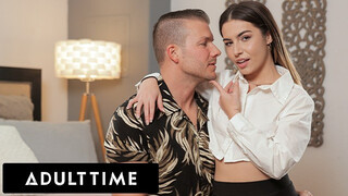 Dögös Chanel Camryn nedves punciját keményen megdolgozza a legjobb szexpartnere