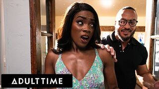 Magányos háziasszony Ana Foxxx párnán kényezteti magát, majd szenvedélyes férje alaposan megörvendezteti!