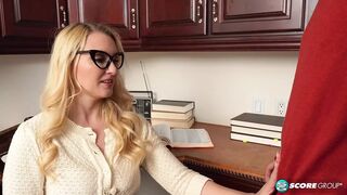 Szexi 40-es Julia Robbie és a friss hódító