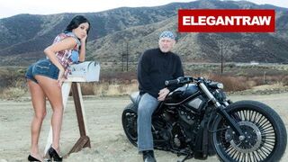 Anissa Kate szenvedélyesen uralja Mark Davist a tiltott zónában