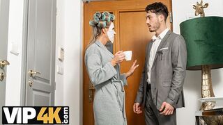 Az érett szőke francia anyuka újra csábít fiatal fickót