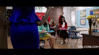 Angela White és Georgia Jones megbüntetik a ribanc tini diákokat