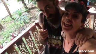 Maya átadja magát Edward hatalmas férfiasságának a vad dzsungelben