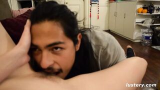 Virgilio alávetése: Violet totális meghódolása a kanapén