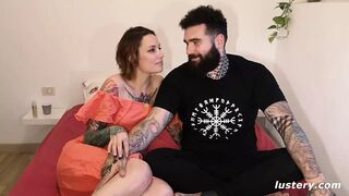 Silvia odaadó szájmunkája Desmond férfiasságán spanyol tűzzel