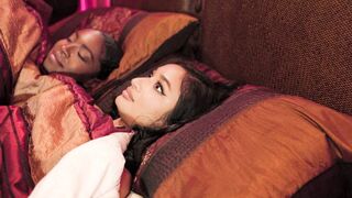 Amari Anne ámul, milyen ügyesen kényezteti Avery Black!