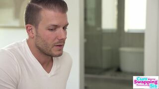 Kinky Katie Kush és dögös Leana Lovings elárasztva forró cum facialsben