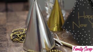 Lacy Lennon és Madelyn Monroe izgi versenye az újévi forró sperma jutalomért