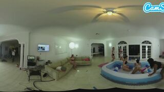 Forró latin tini csajok olajos leszbikus birkózása nagy fenekű mostoha nővéreikkel VR-ben