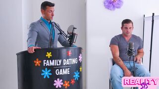 Chanel Camryn őrült szőke bombázó nyeri a flörtjátékot és mostohabátyjával vad orgia veszi kezdetét