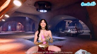 Nagy mellű barna csaj élvezi a Princess Leia cosplay izgalmait