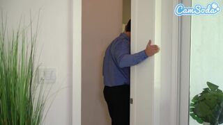 A makler óriás farkával hódítja meg a csalétek feleség nedves punciáját