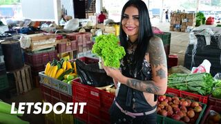 Barna latina MILF Melina Zapata puncija mohón várja a mély behatolást a felvételen