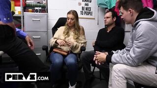 Kenzie Love Nagy Mellét Tetováltatja Sperma Borítással Férje És Mostohafia Szeme előtt - Pervz