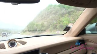 Strandrandi Nicole Luva tini csajjal és forró autós szopás pov