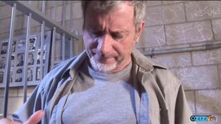 Lángoló fekete-fehér csábítás egy ártatlan ebony tinivel