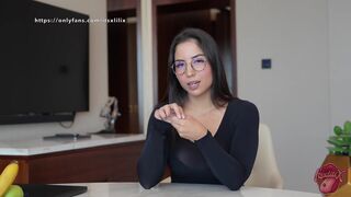 Francia titkárnőd kalauzolja az első anális élményedet és spriccelős élvezetet